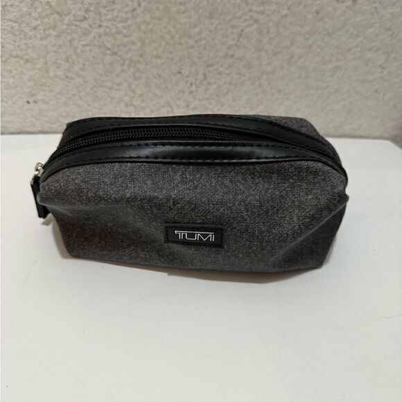 Tumi Delta First Class Travel Pouch - Picture 1 of 12